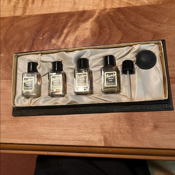 LeQuad Vintage Perfume Set - Picture 2 of 13